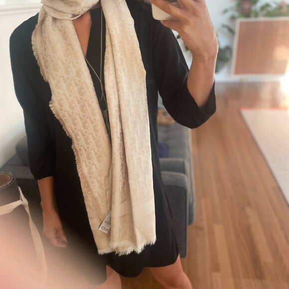 BRAND NEW Dior luxury scarf: beige/cream/gold - Picture 8 of 14
